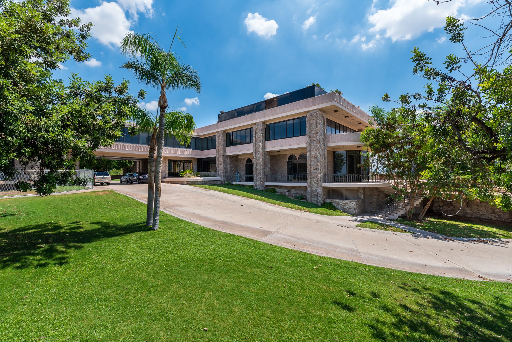 6112 N Paradise View Dr