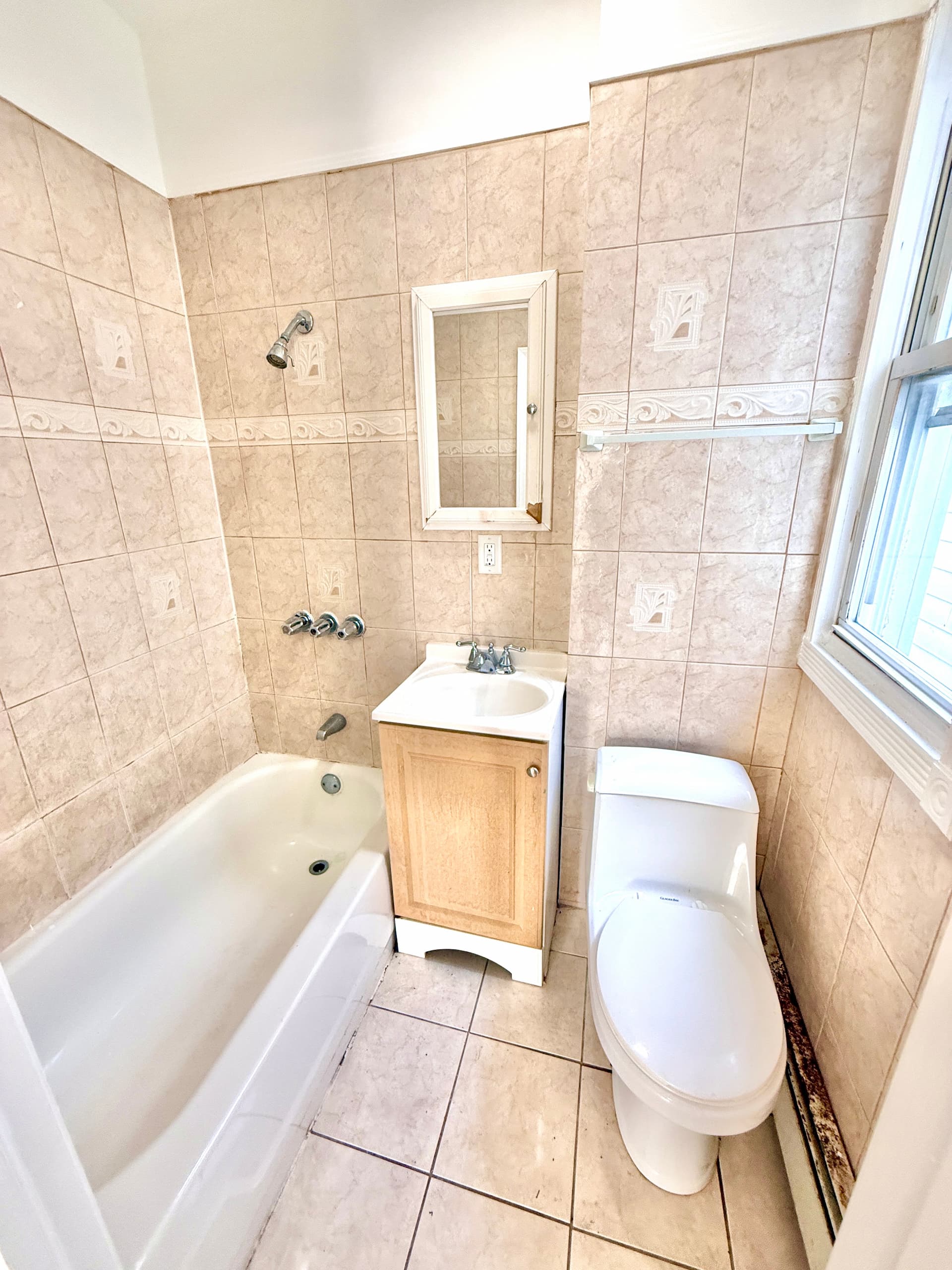 653 4th Ave 2nd Floor