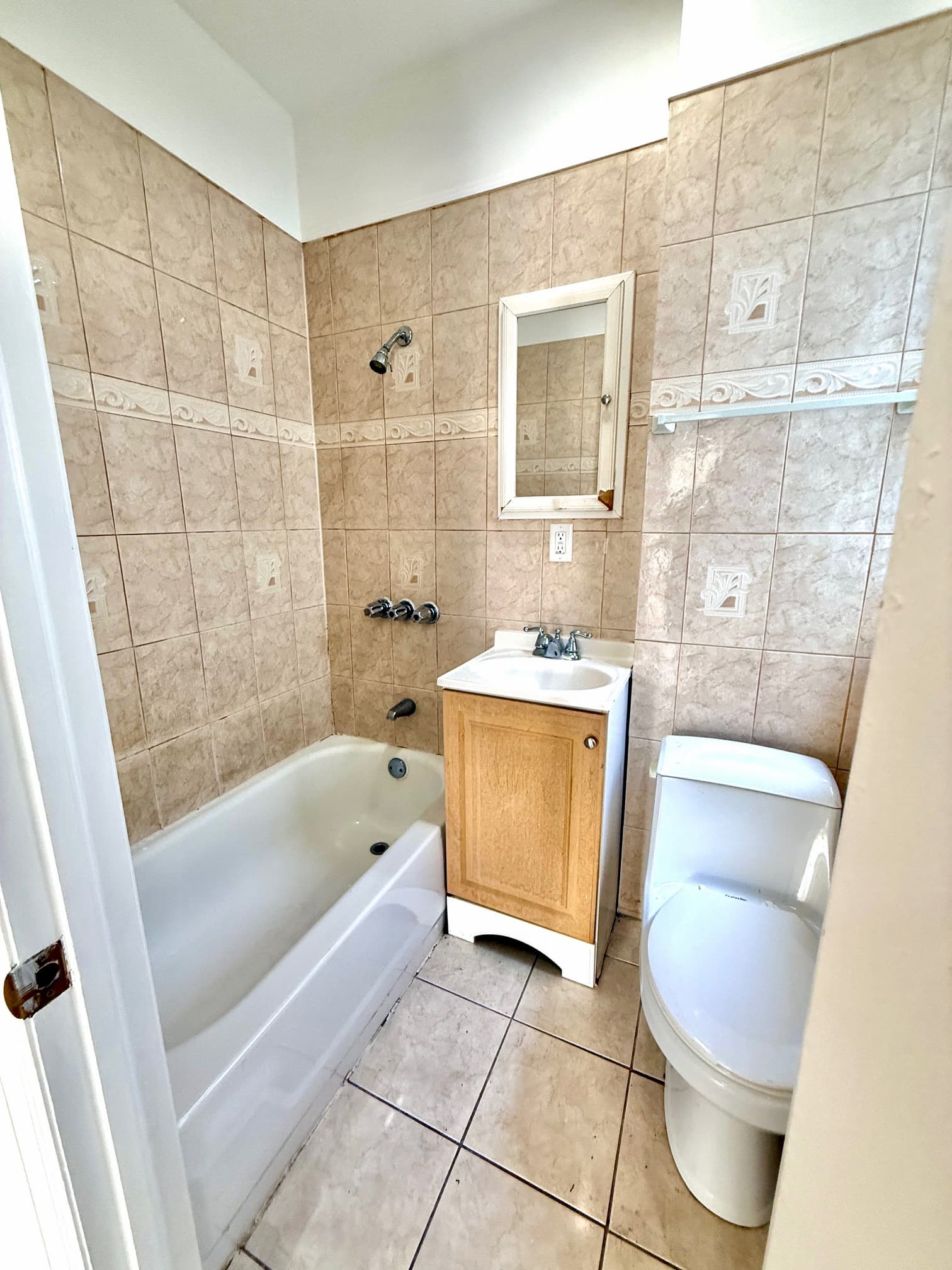 653 4th Ave 1st Floor