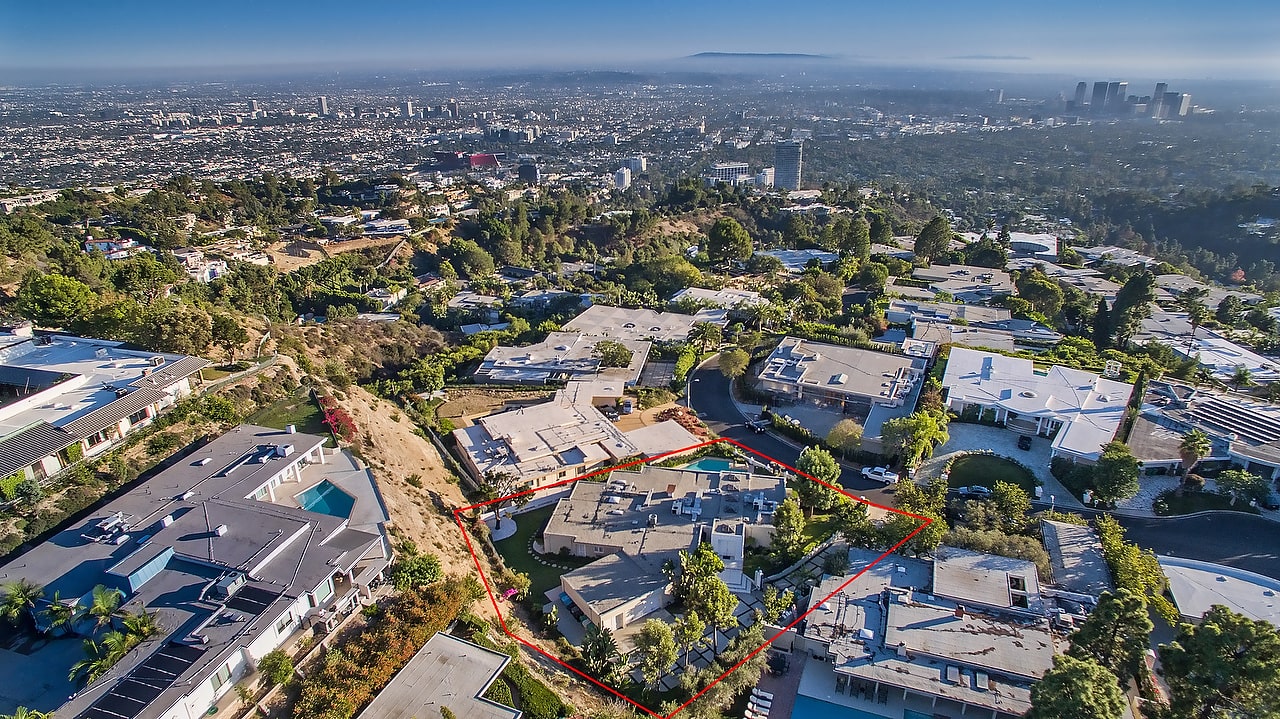 320  Trousdale Pl.