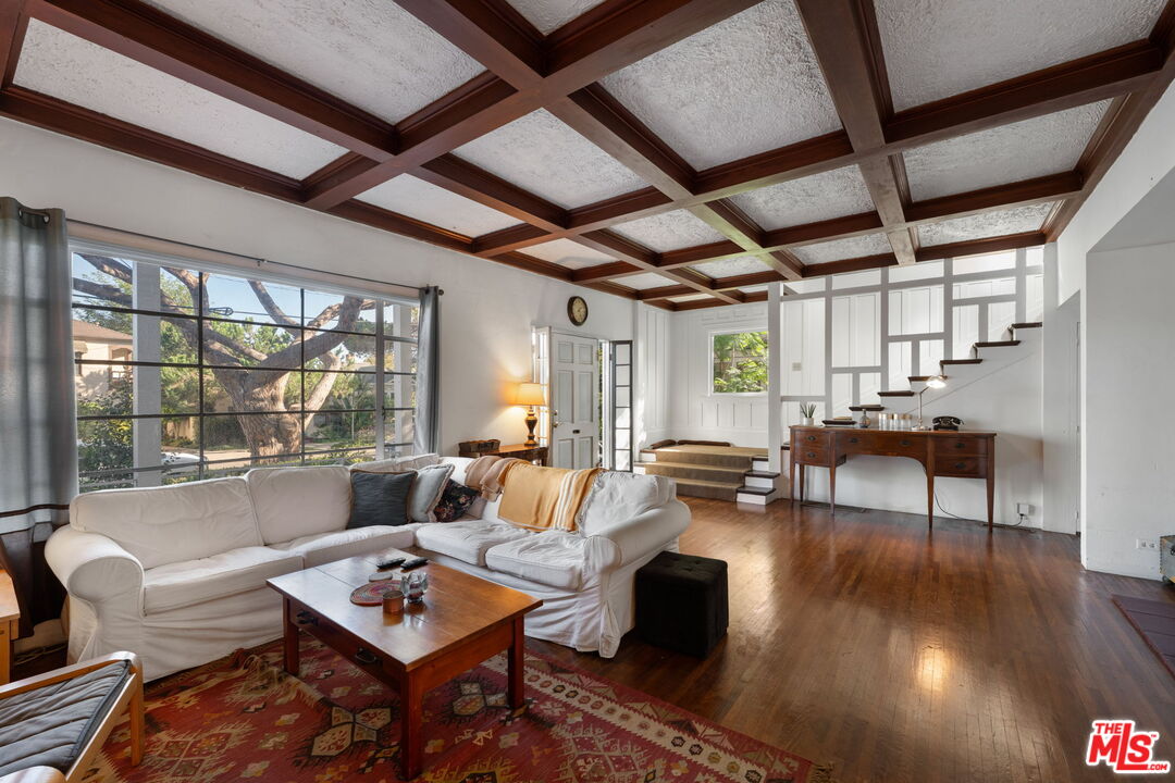 333 E Anapamu St