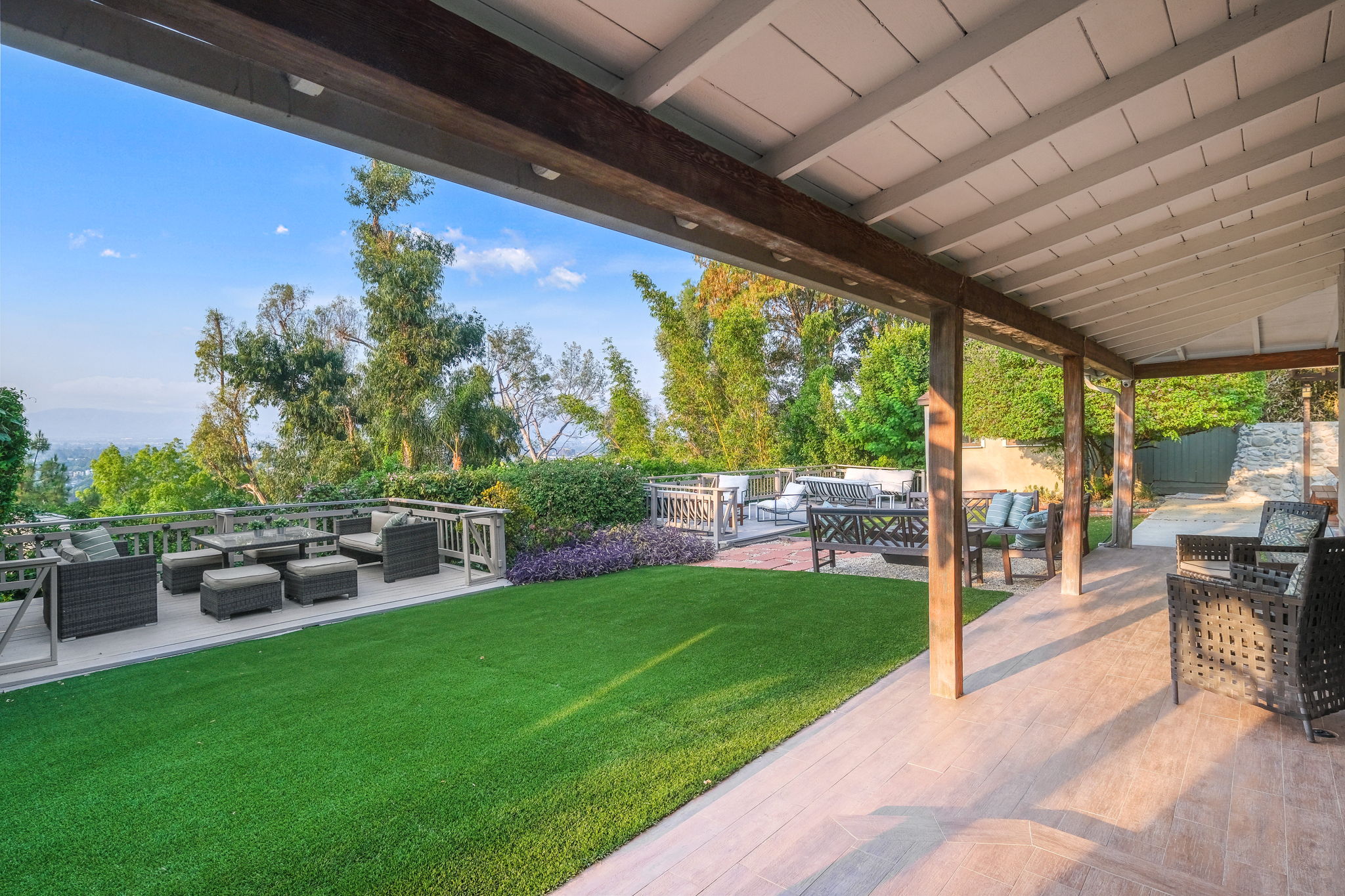 11453 Laurelcrest Dr.