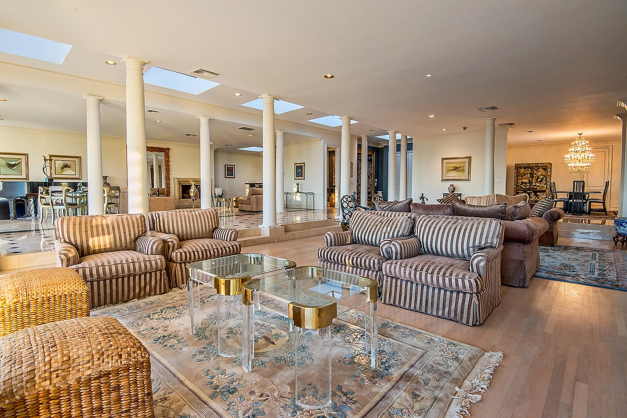 320  Trousdale Pl.