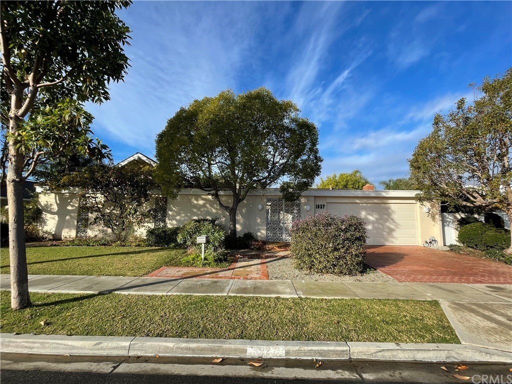 1627 Anita Ln