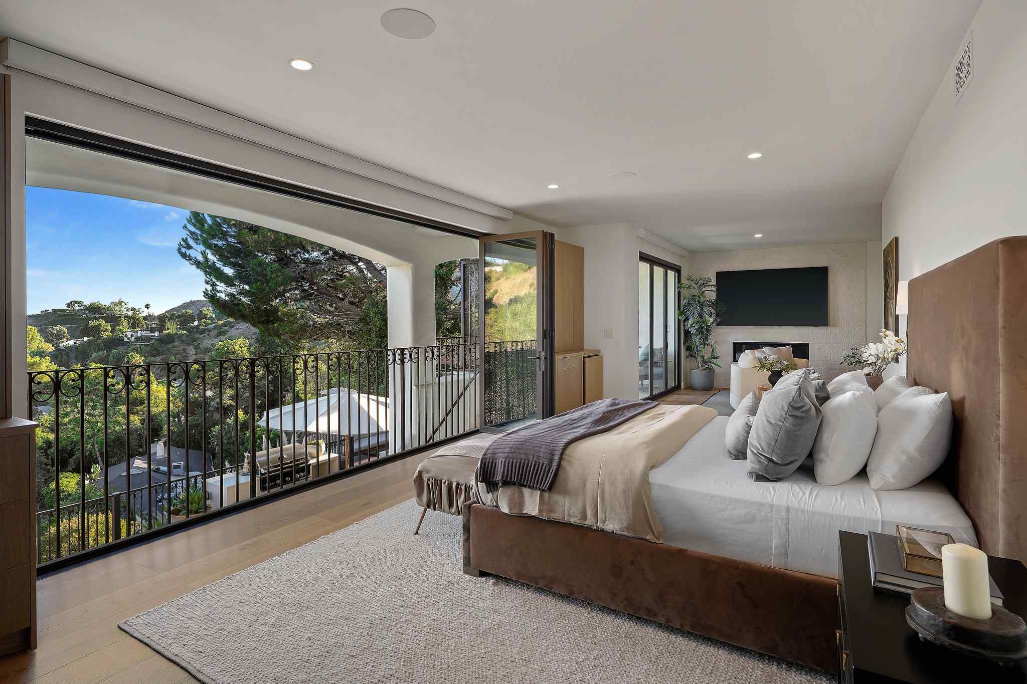 7212  Mulholland Dr.