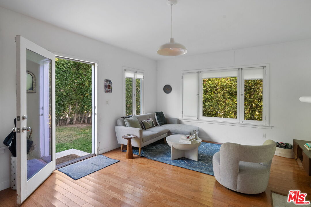 803 N Curson Ave