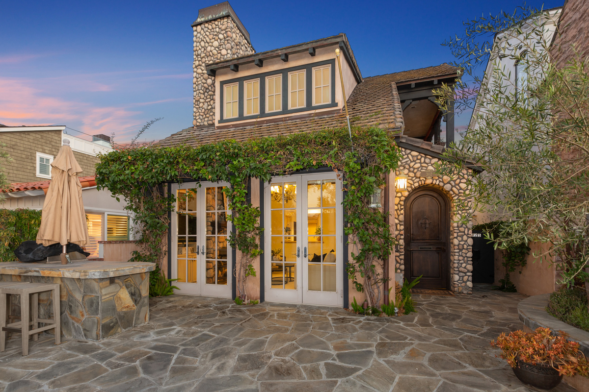 302  Larkspur Ave.