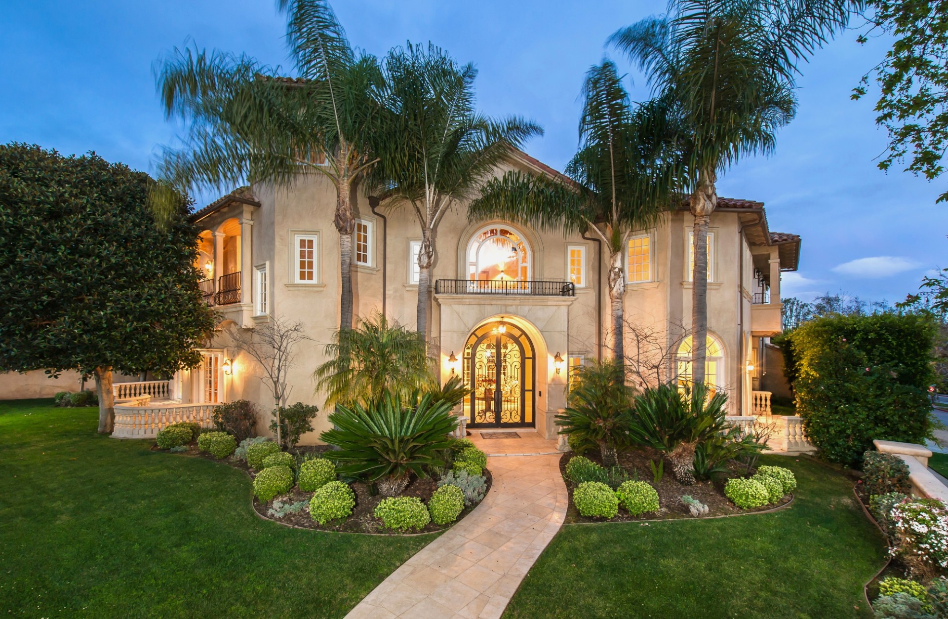 1206 Amalfi Dr.