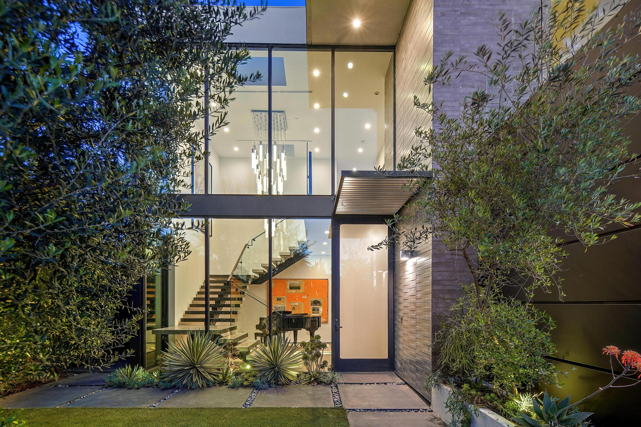 336  N.  Laurel Ave. 