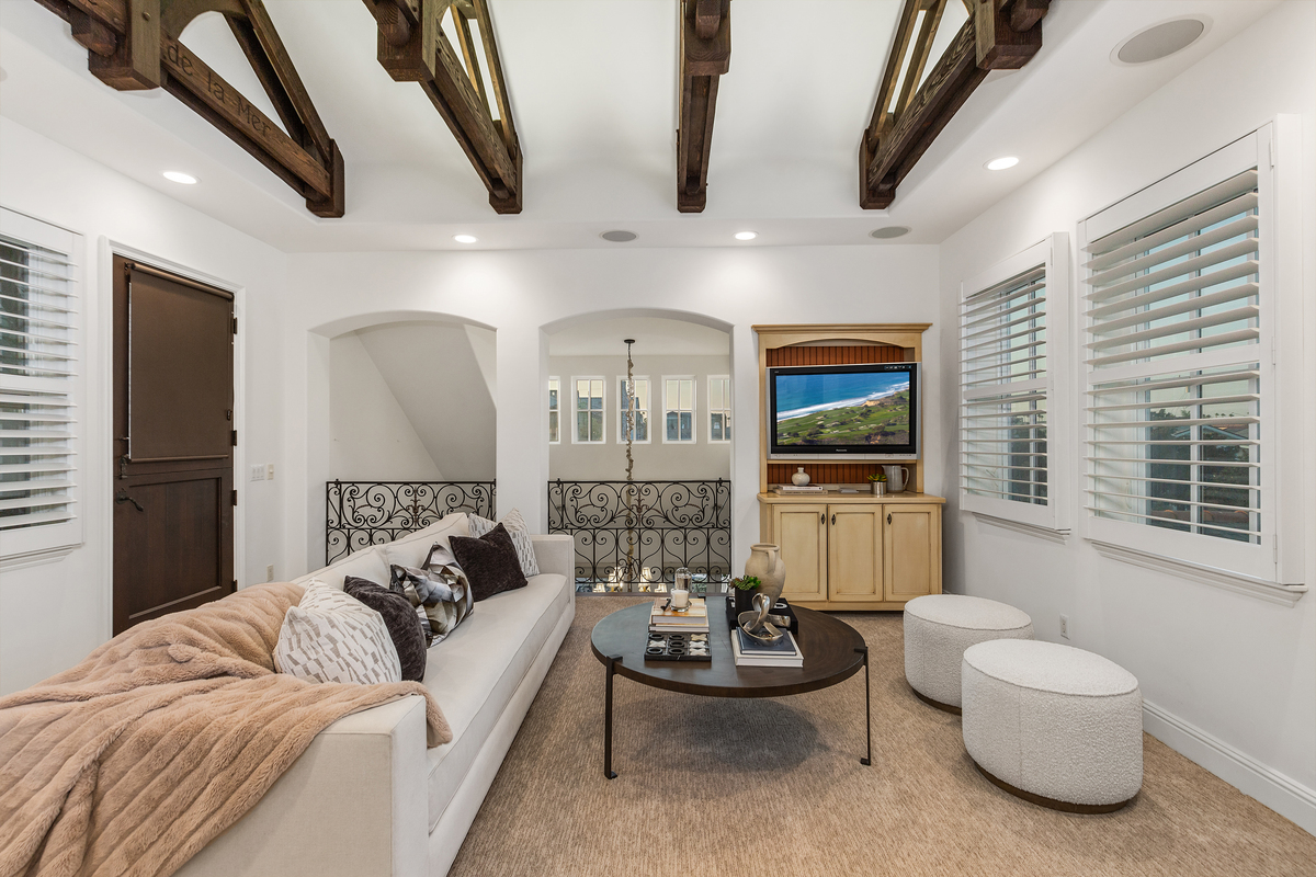 302  Larkspur Ave.