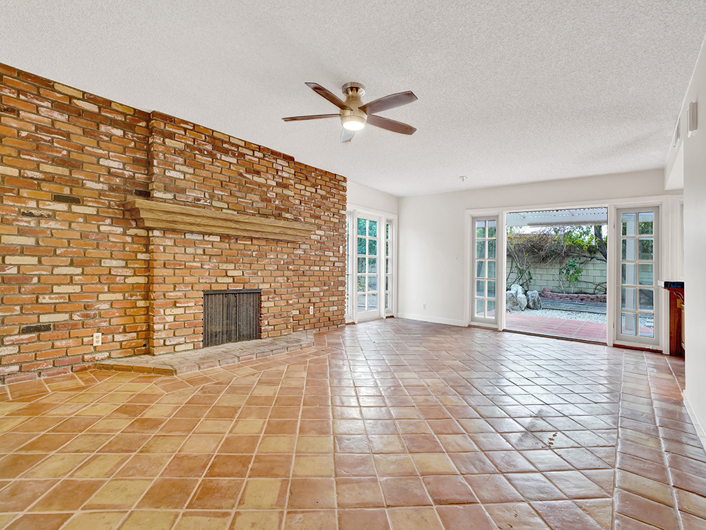16371  Redlands Ln.