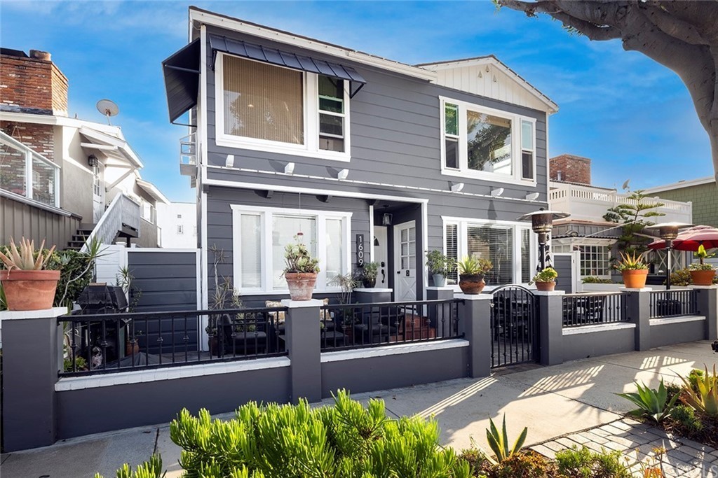 1609 E Balboa Blvd