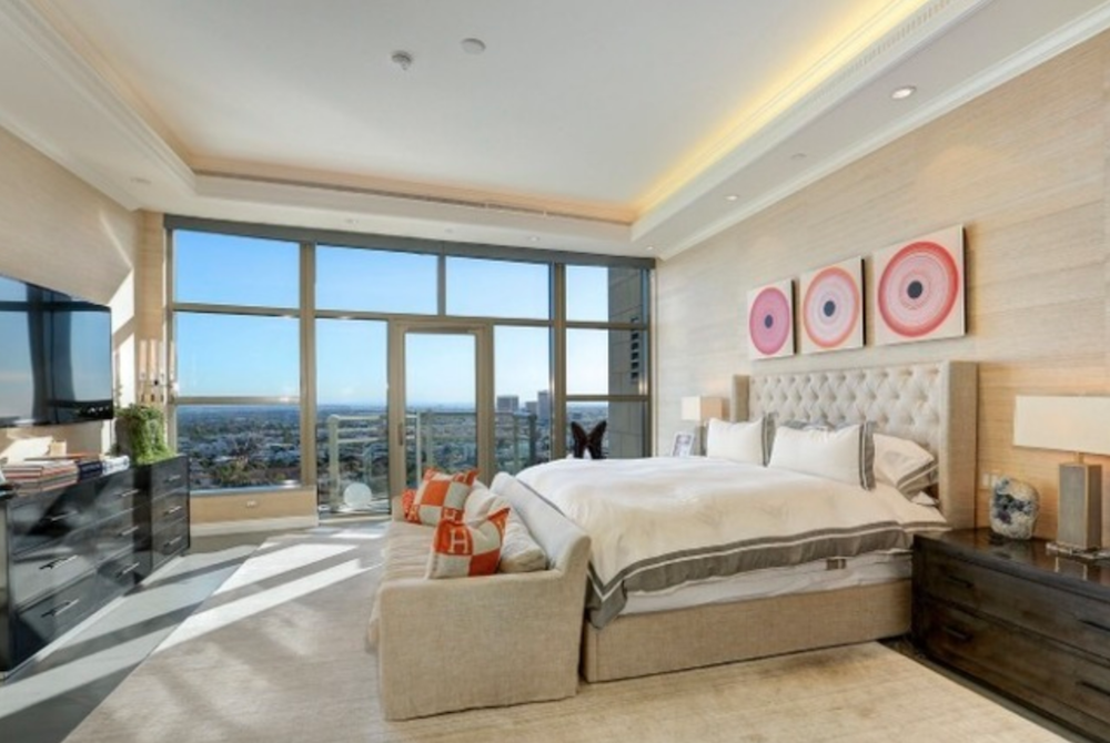 10776  Wilshire 1604
