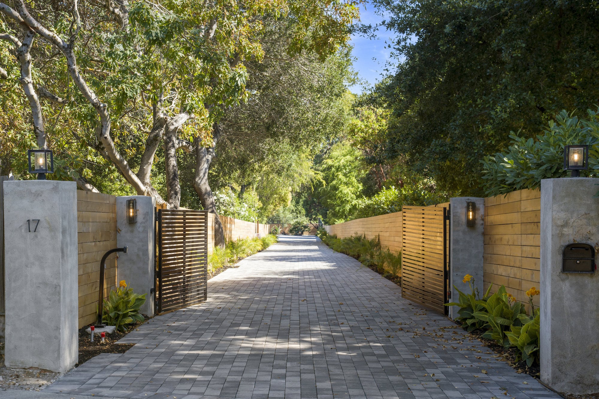 17 Moncada Way
