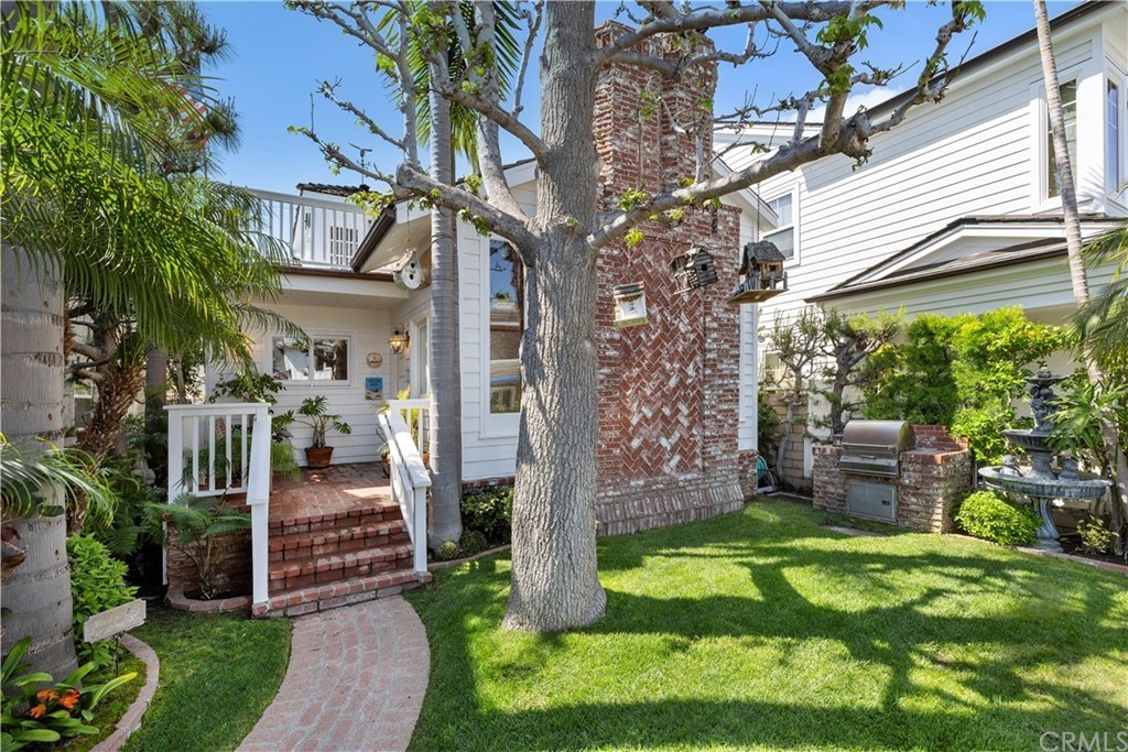 209 Diamond Ave