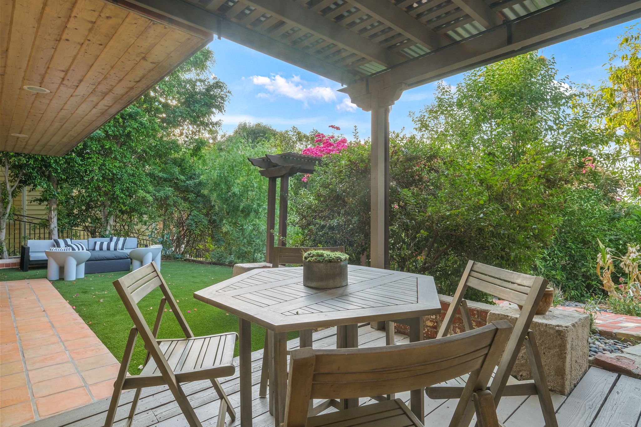 11453 Laurelcrest Dr.