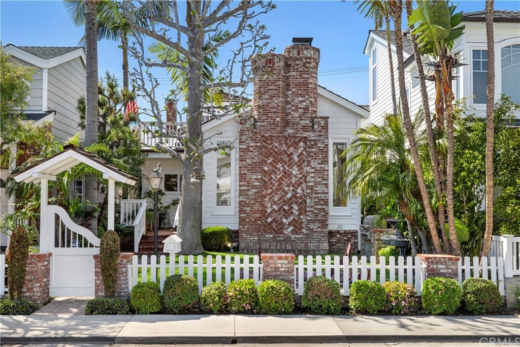 209 Diamond Ave