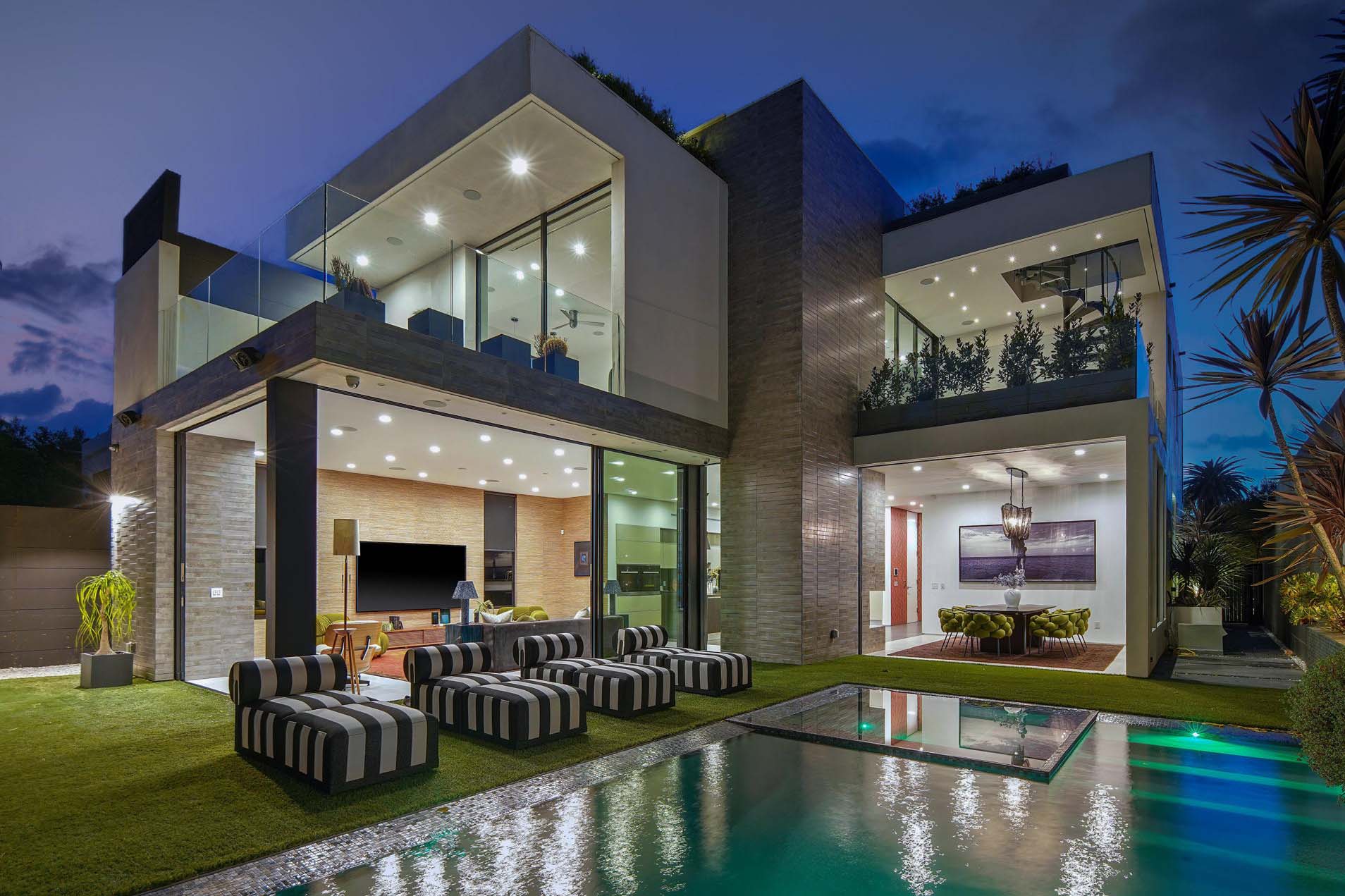 336  N.  Laurel Ave. 