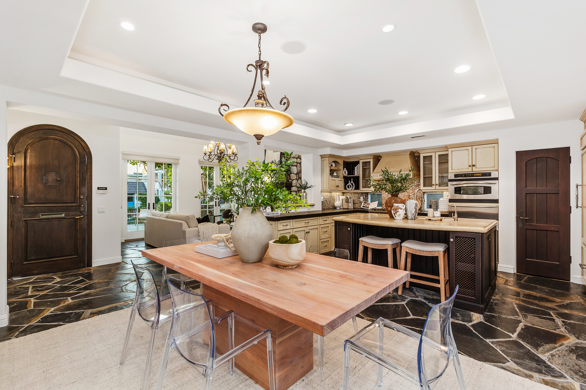 302  Larkspur Ave.