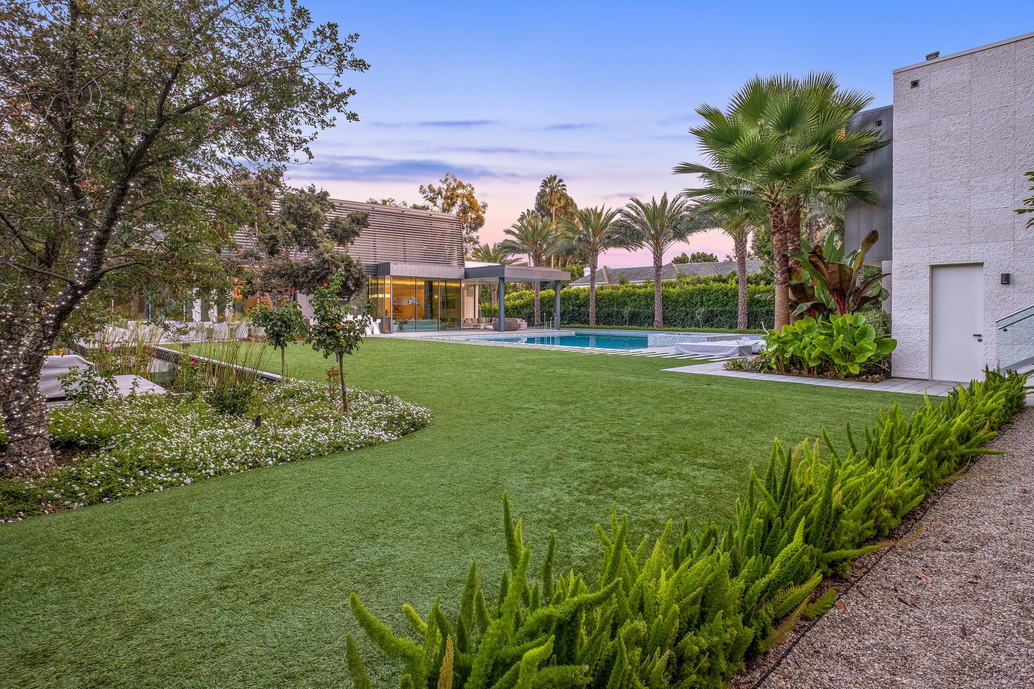  1021  N.  Beverly Dr.