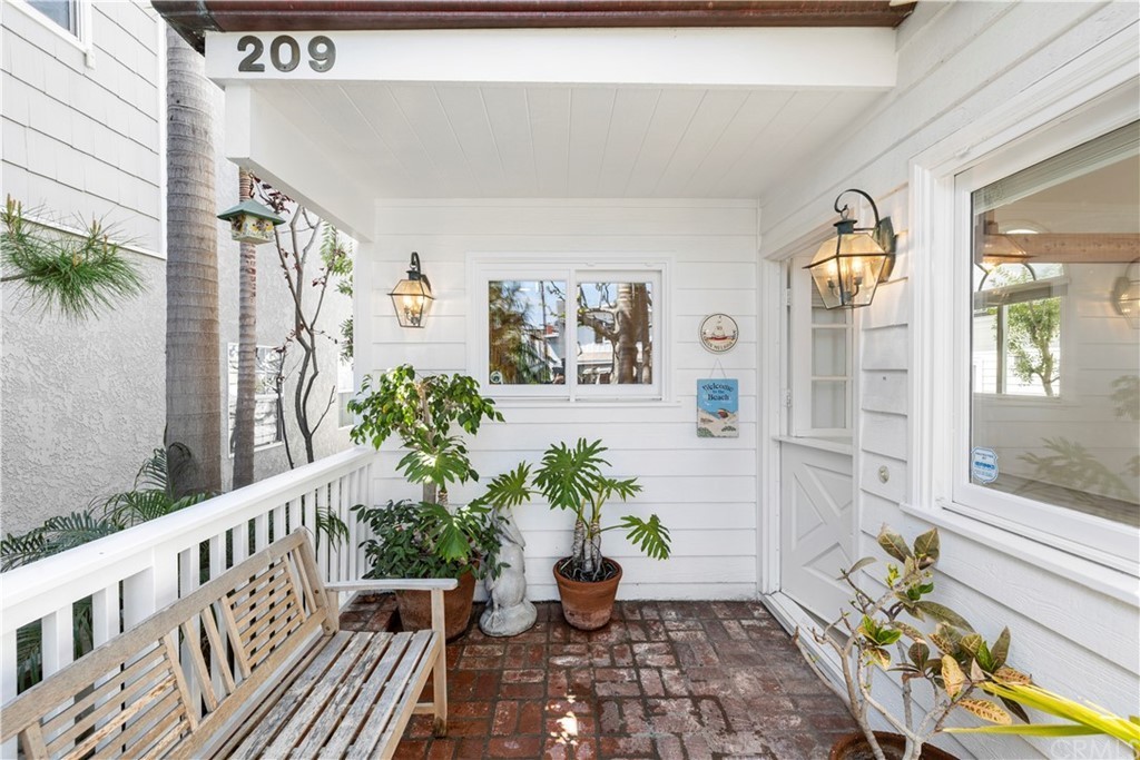209 Diamond Ave