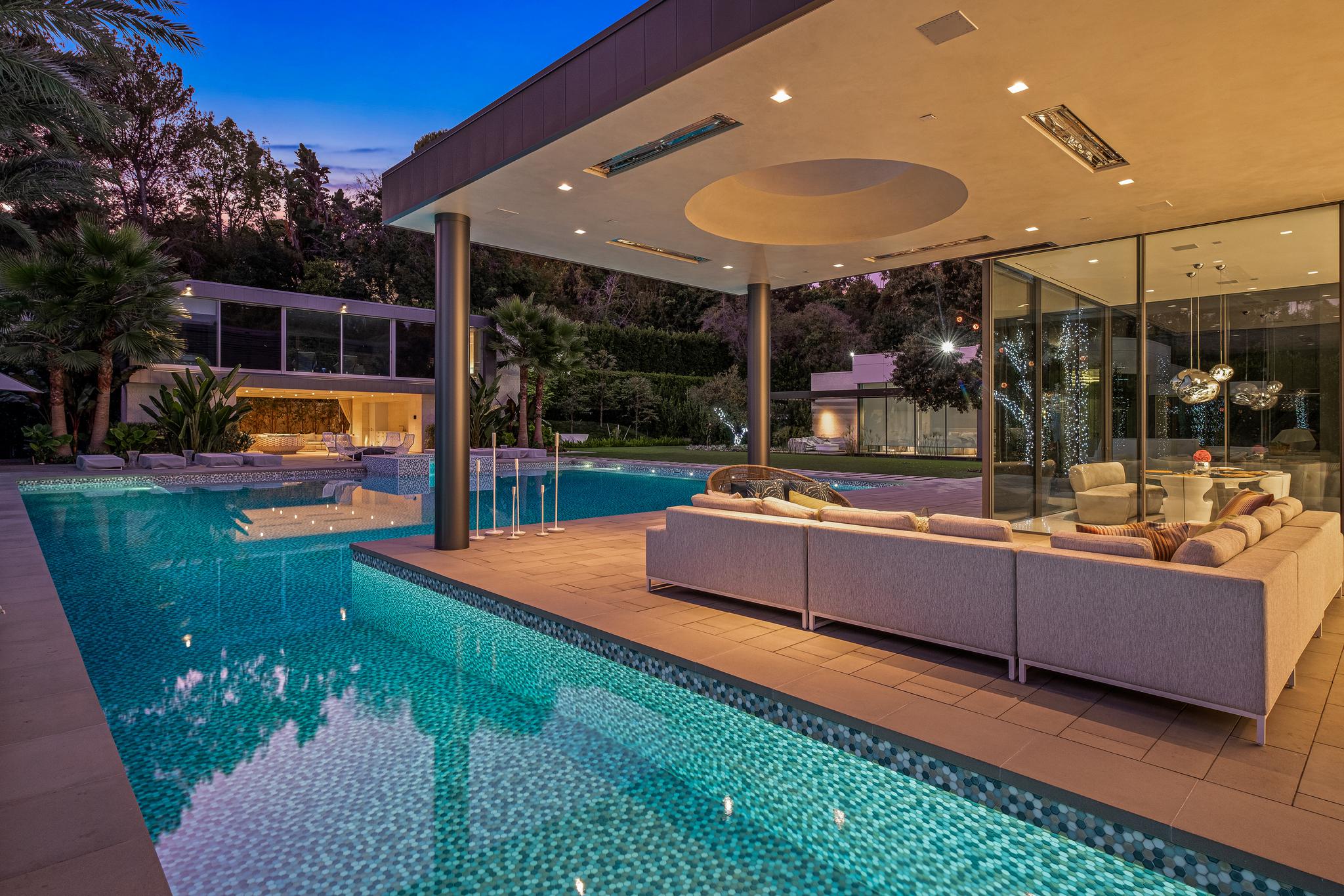  1021  N.  Beverly Dr.