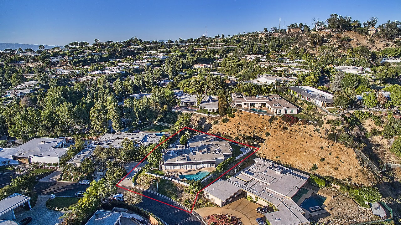 320  Trousdale Pl.
