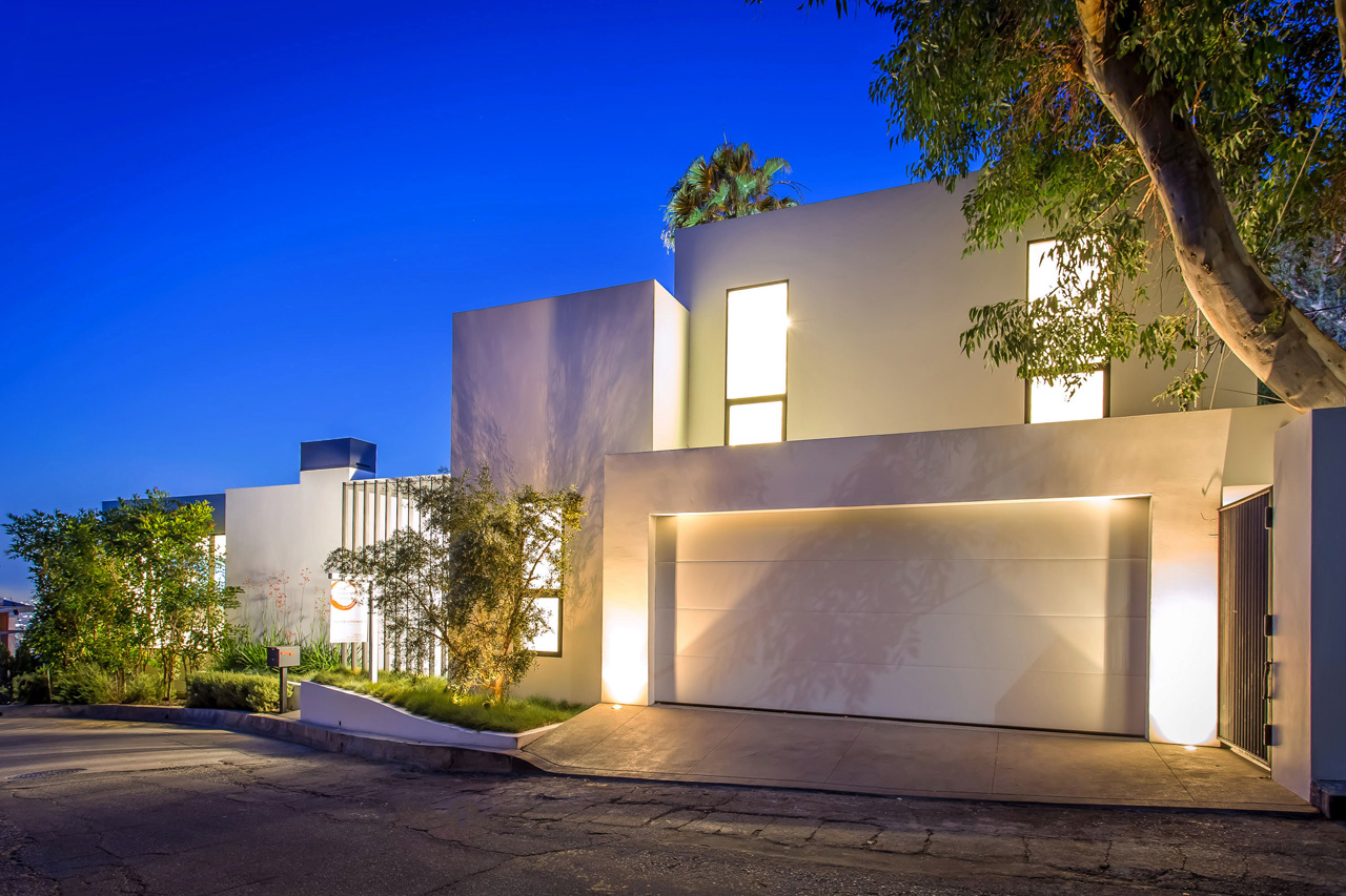 8650 Franklin Ave.