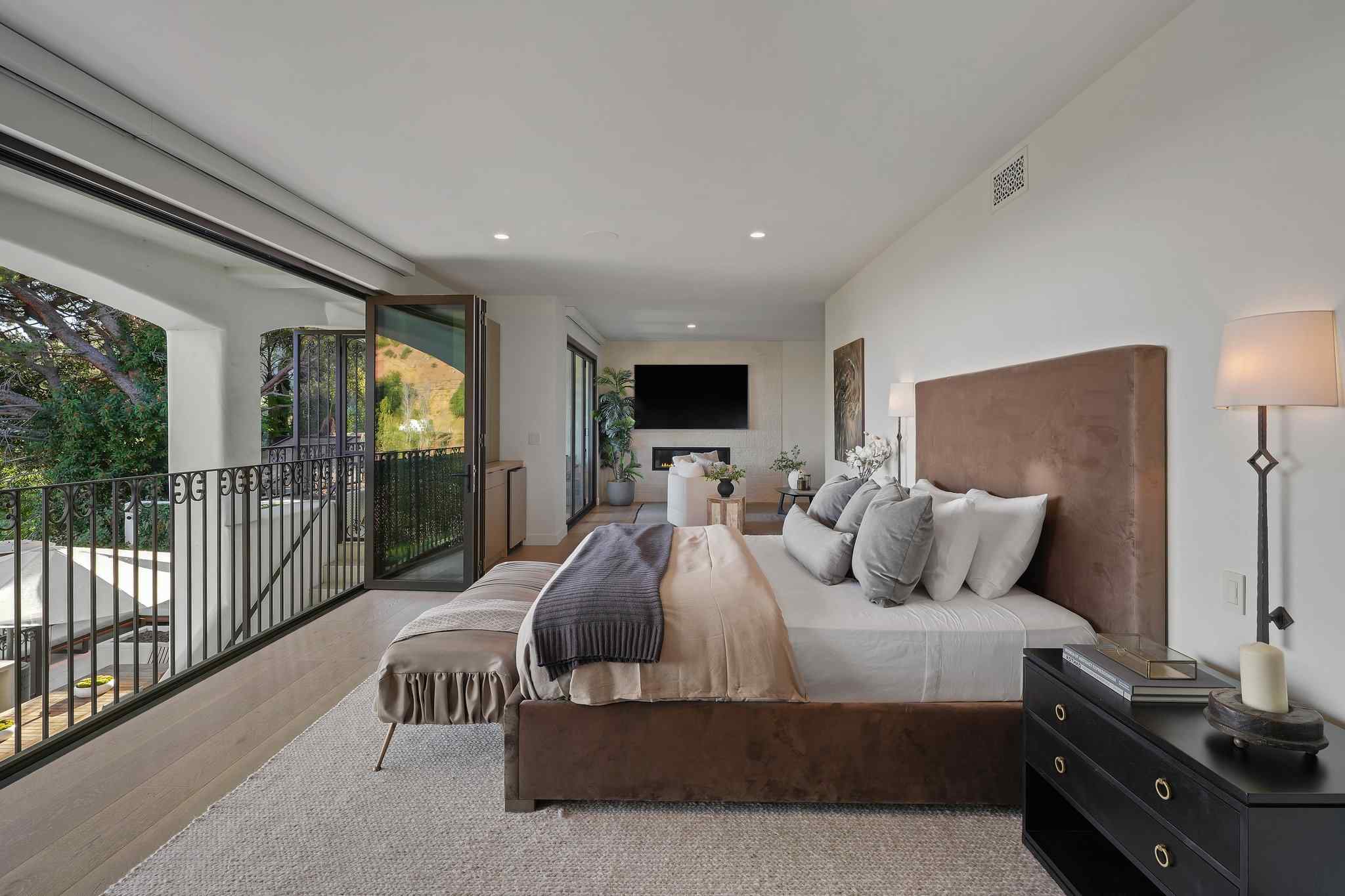 7212  Mulholland Dr.