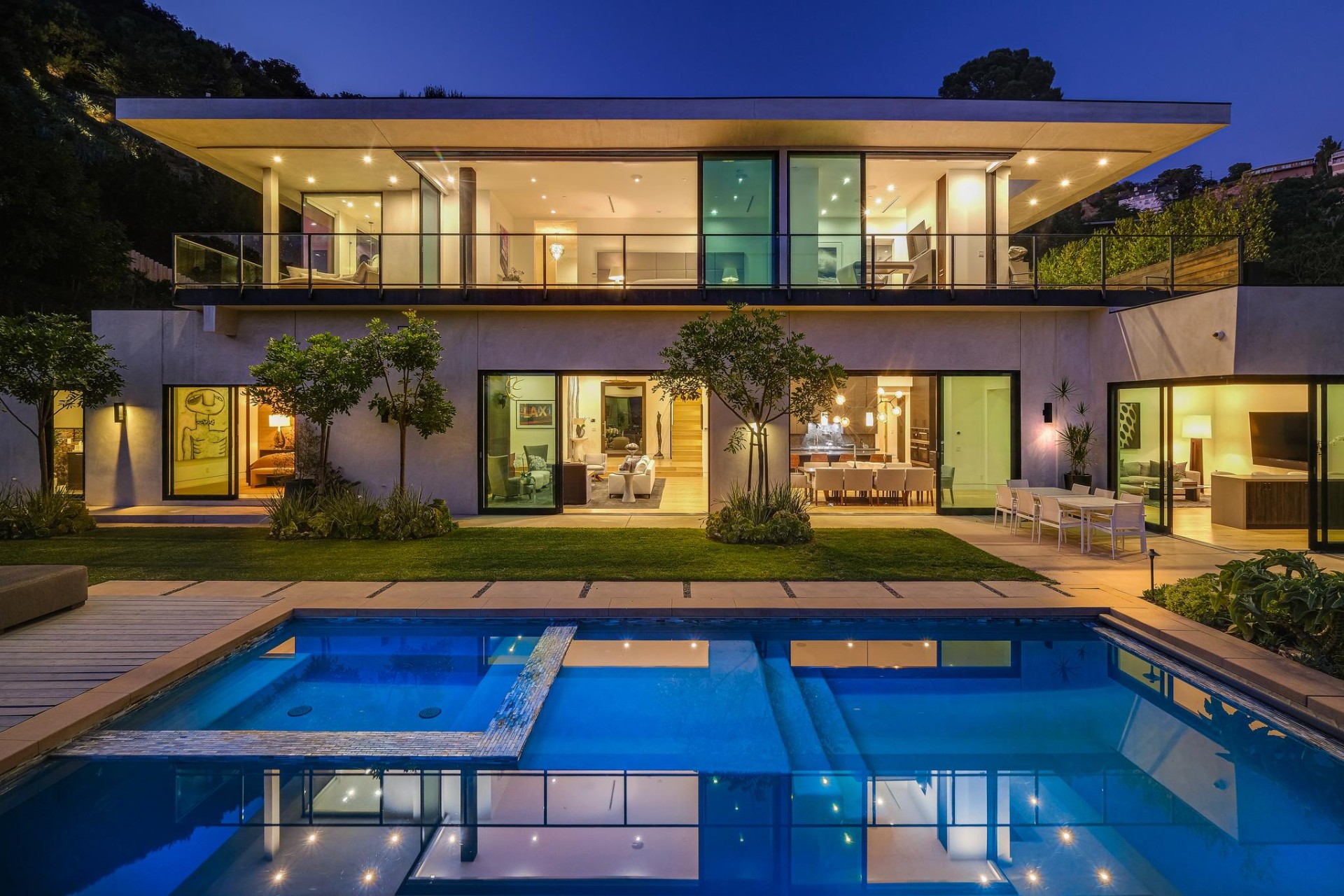 1723  Rising Glen Rd.