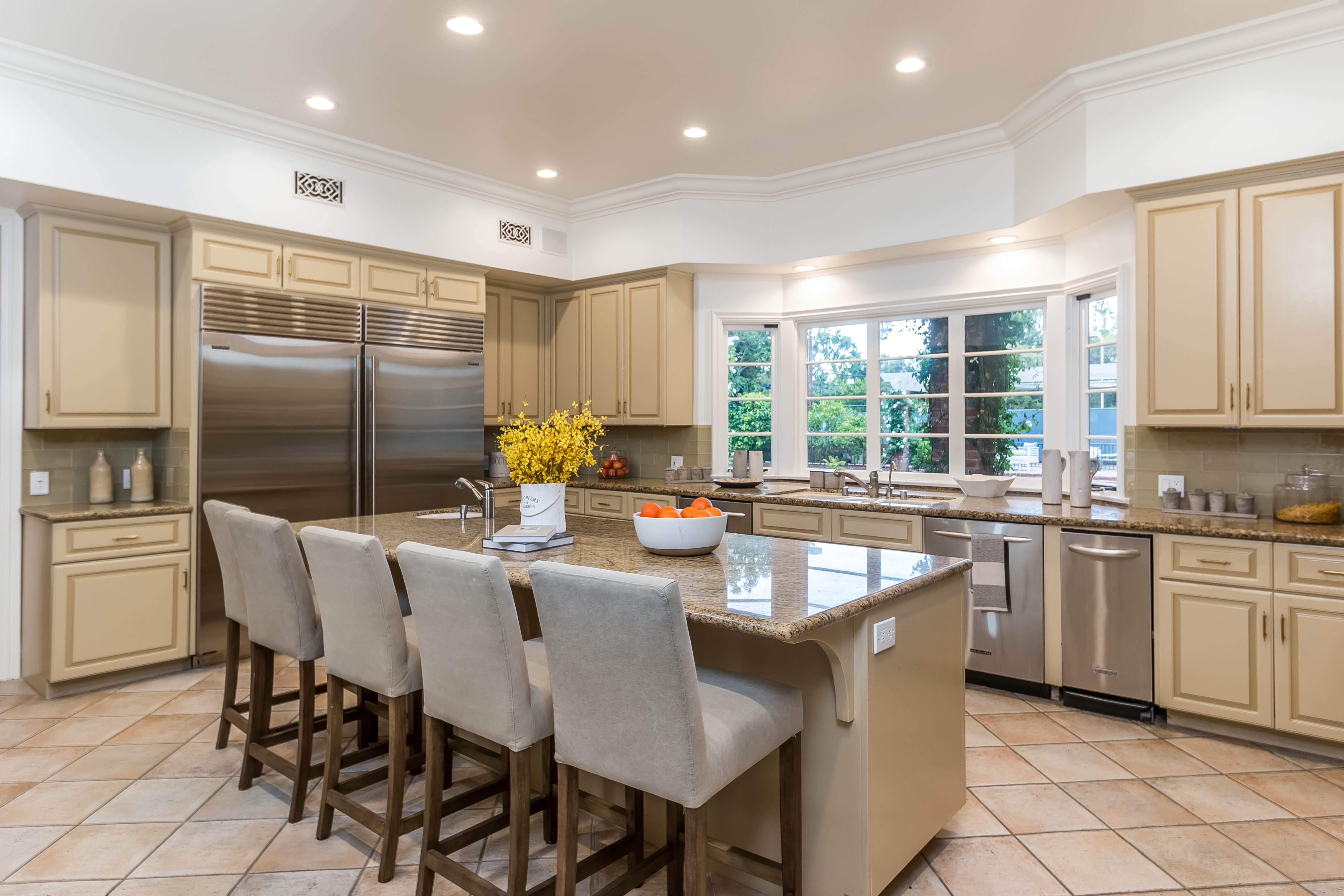 807  N. Crescent Dr