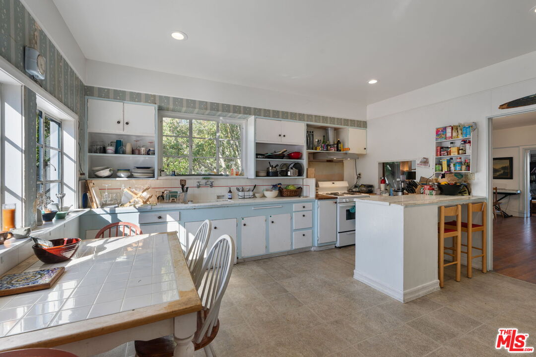 333 E Anapamu St