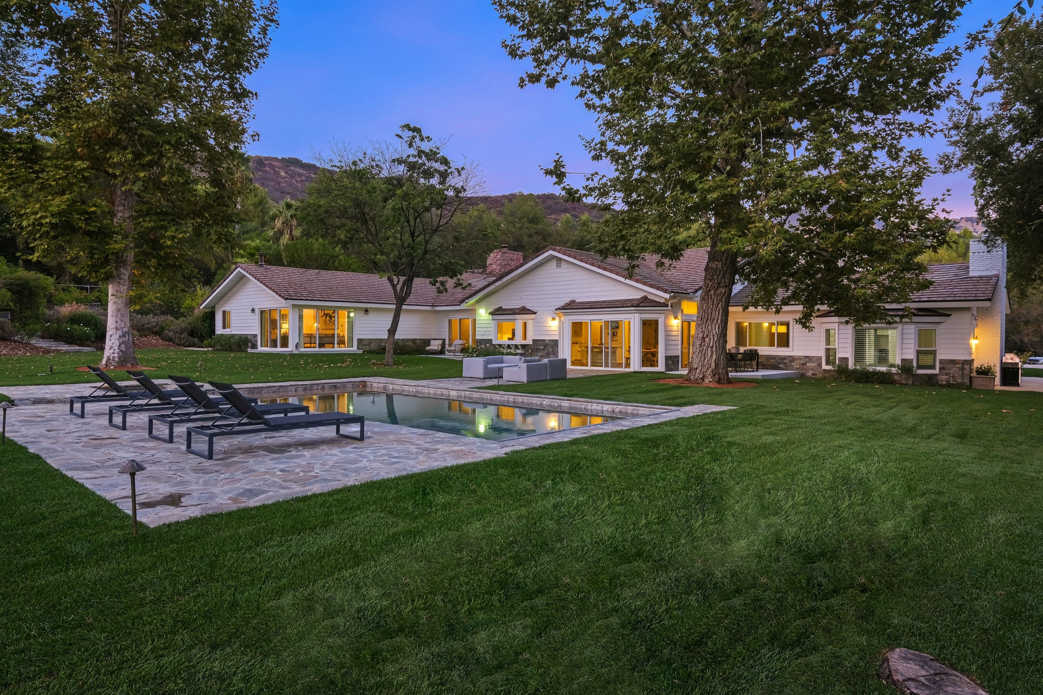 24979  Mulholland Hwy.