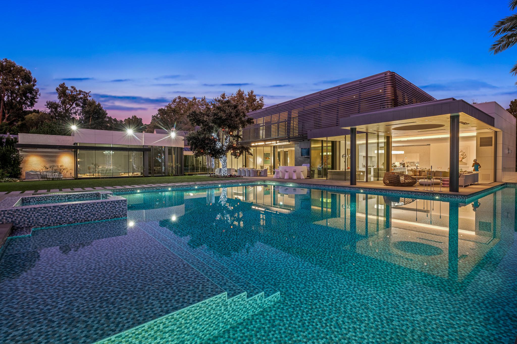  1021  N.  Beverly Dr.