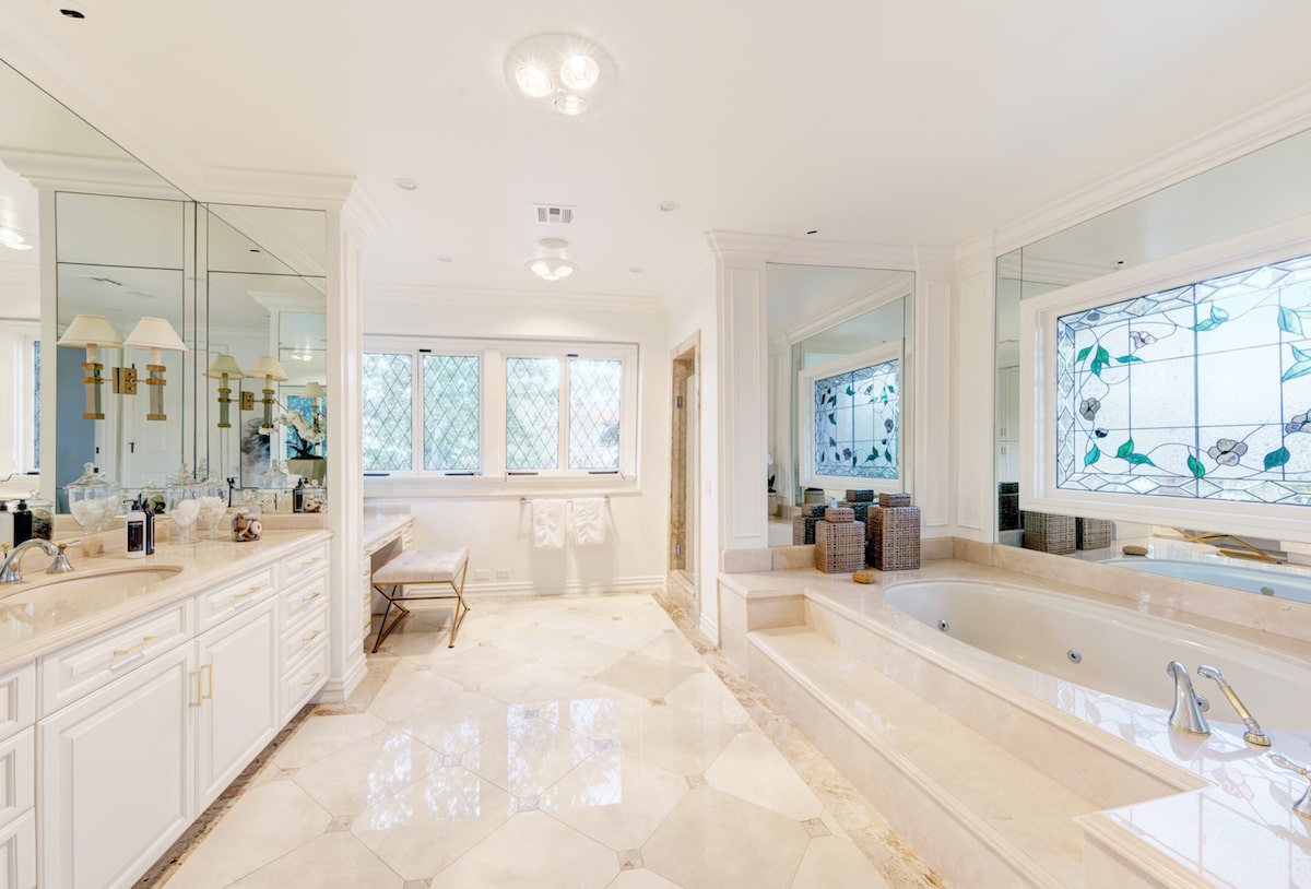 807  N. Crescent Dr