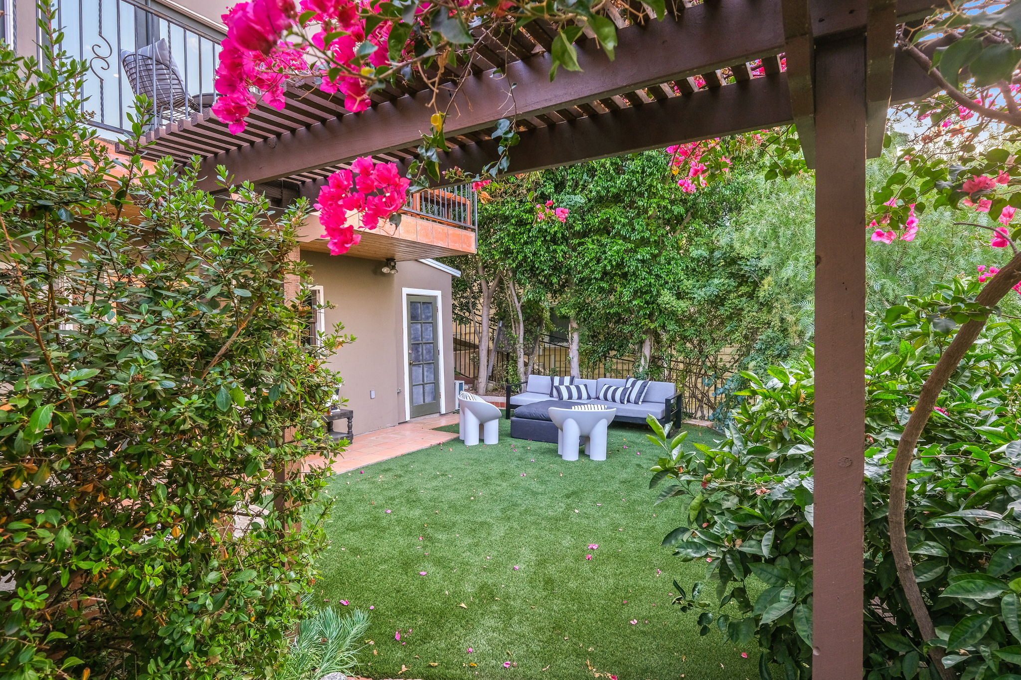 11453 Laurelcrest Dr.