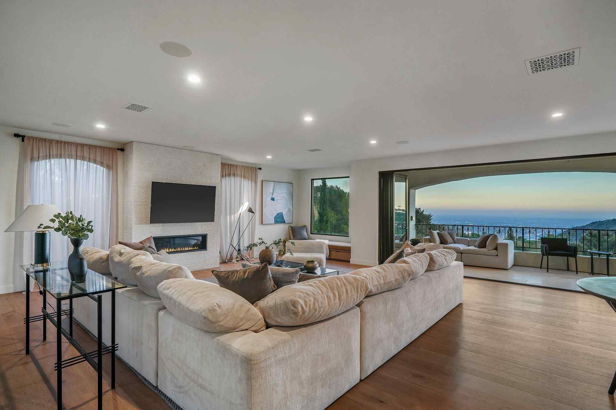 7212  Mulholland Dr.