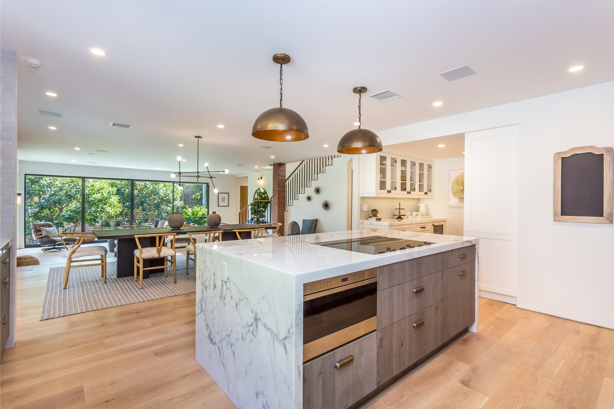 1490 Sunset Plaza Dr.