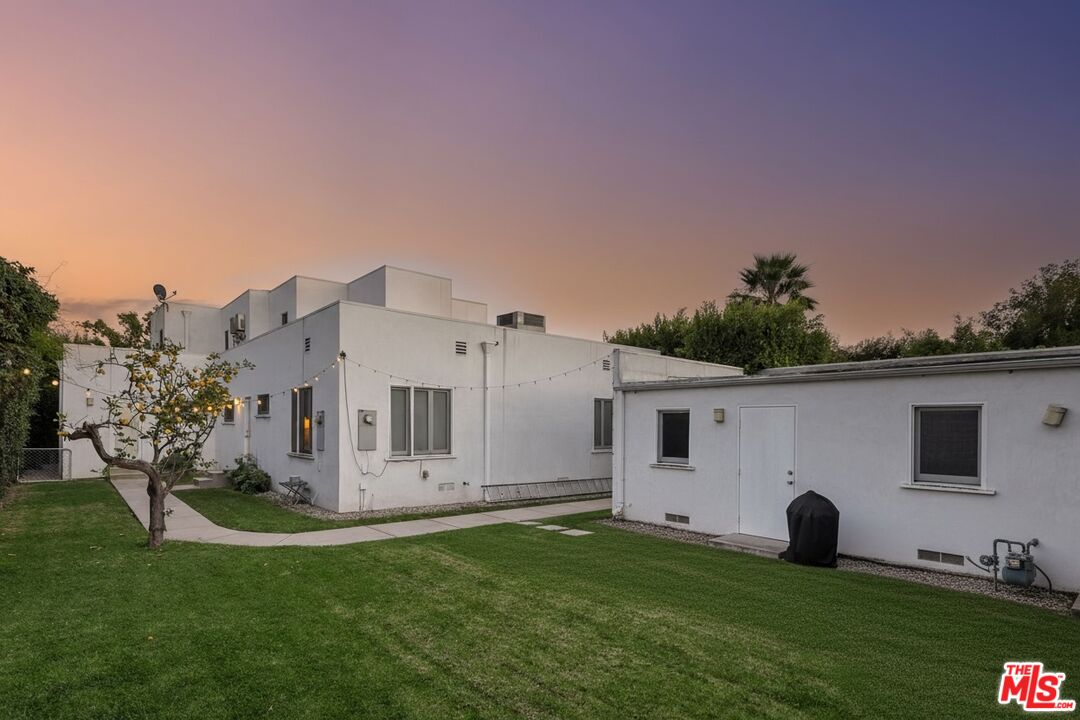 803 N Curson Ave