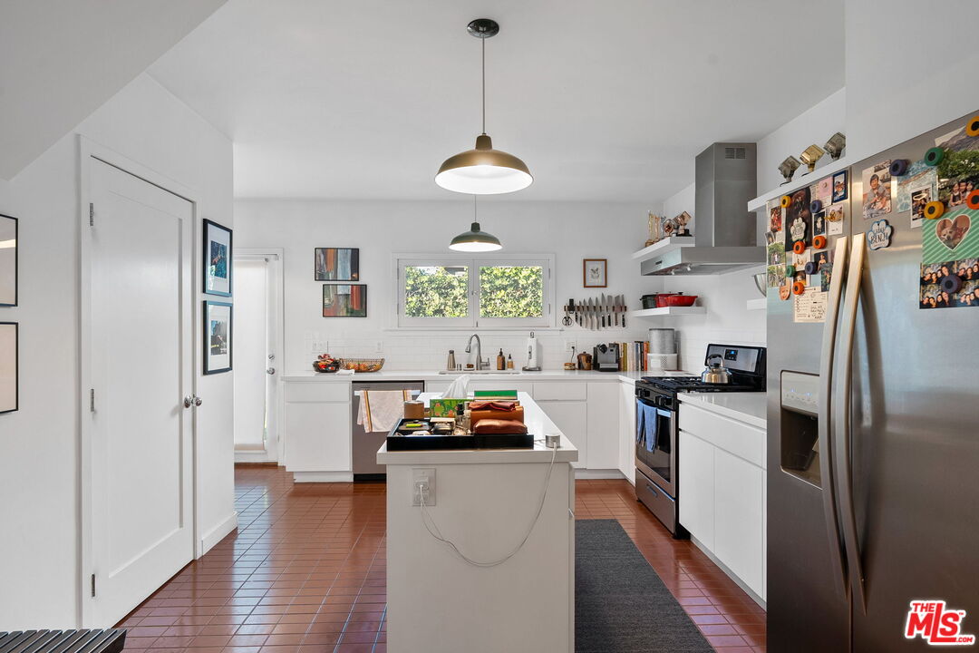 803 N Curson Ave