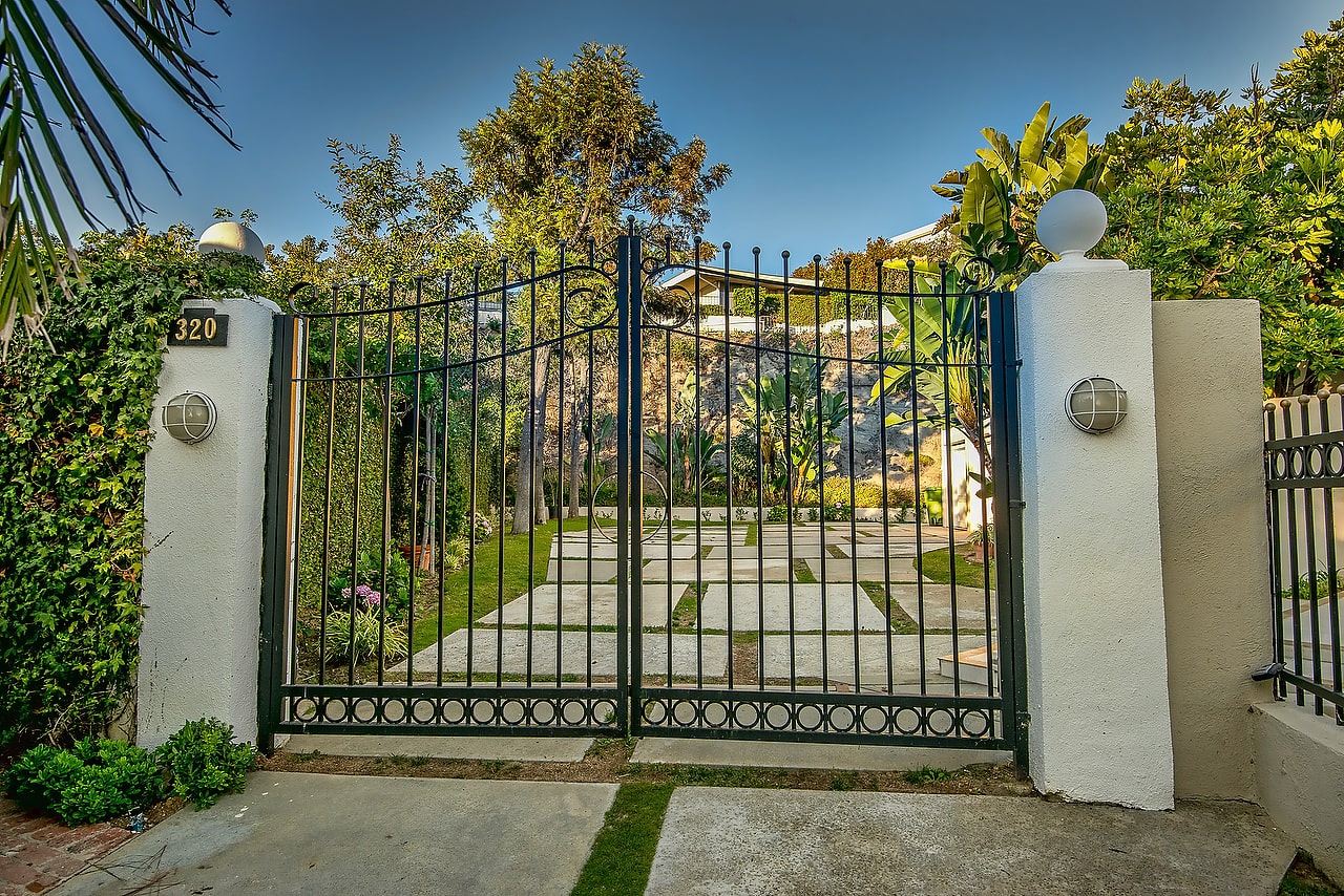 320  Trousdale Pl.