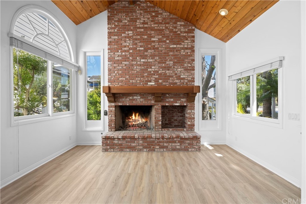 209 Diamond Ave