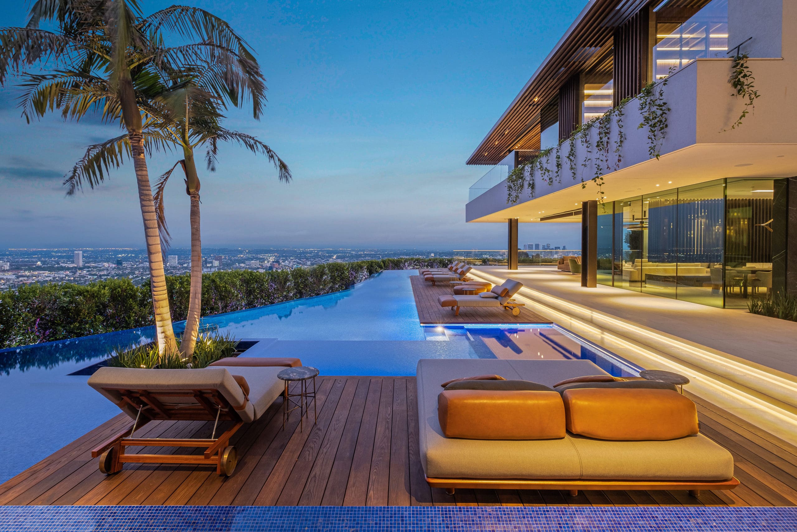 Residential for sale in Los Angeles, California, 31724C1760321241636