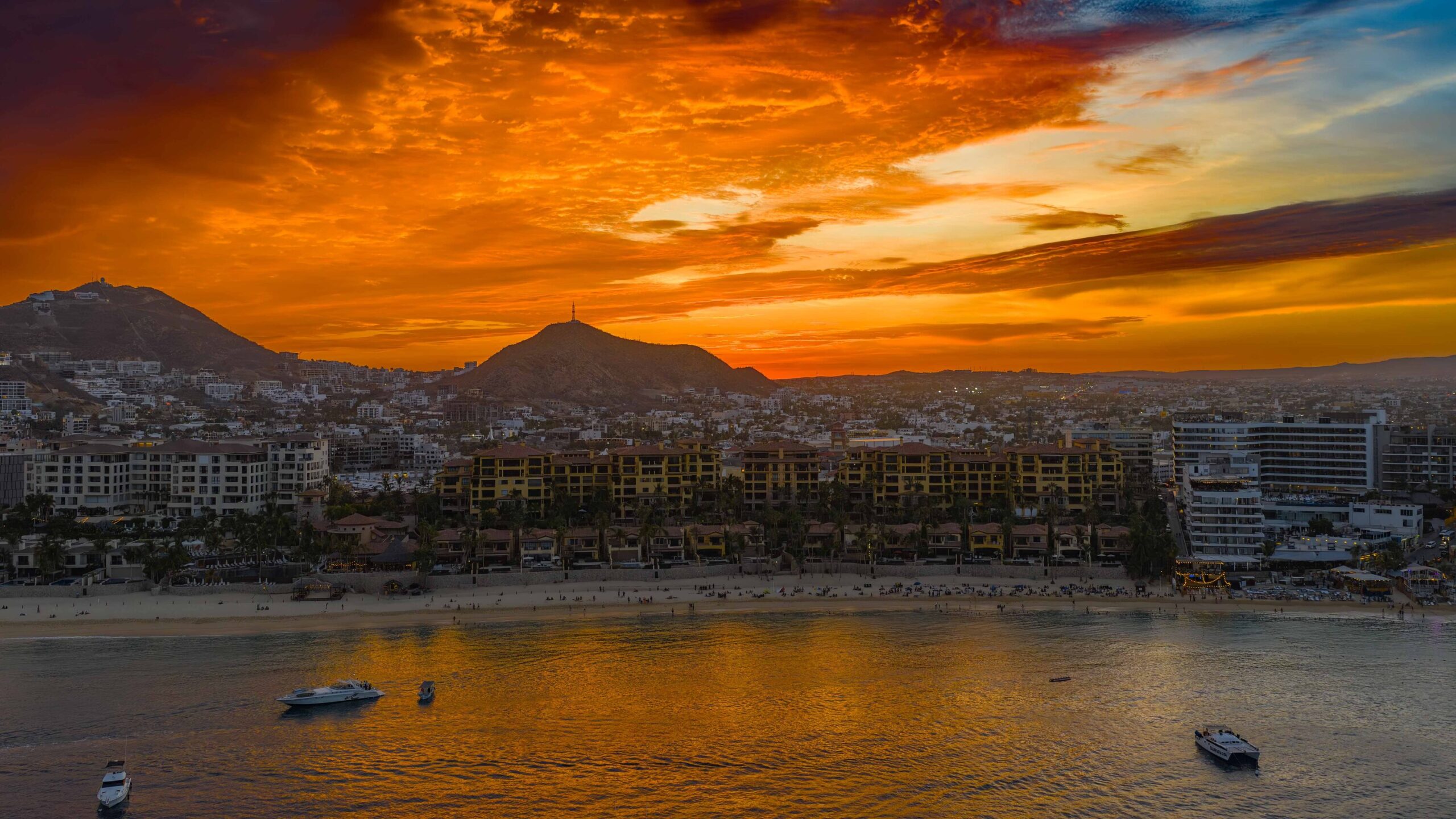 Residence 1-403, Hacienda Beach Club