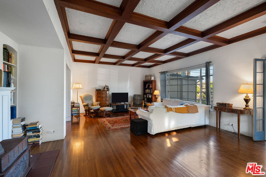 333 E Anapamu St