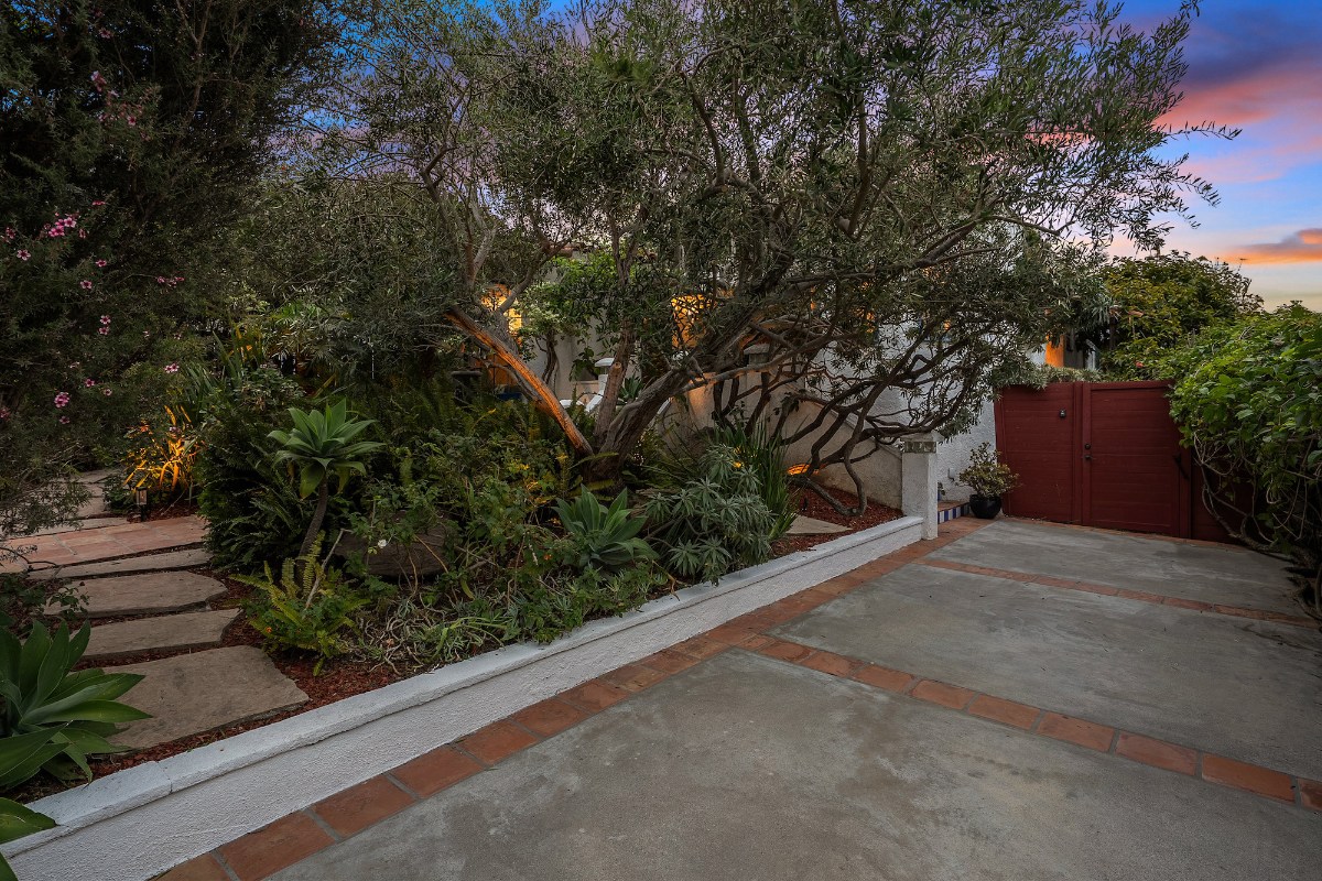 832 Cedar St.