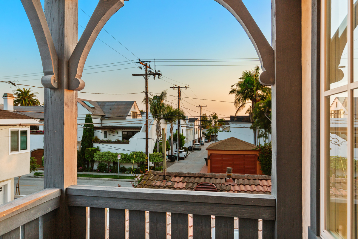 302  Larkspur Ave.