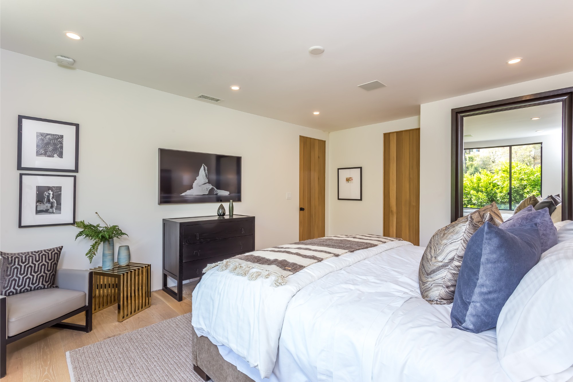 1490 Sunset Plaza Dr.