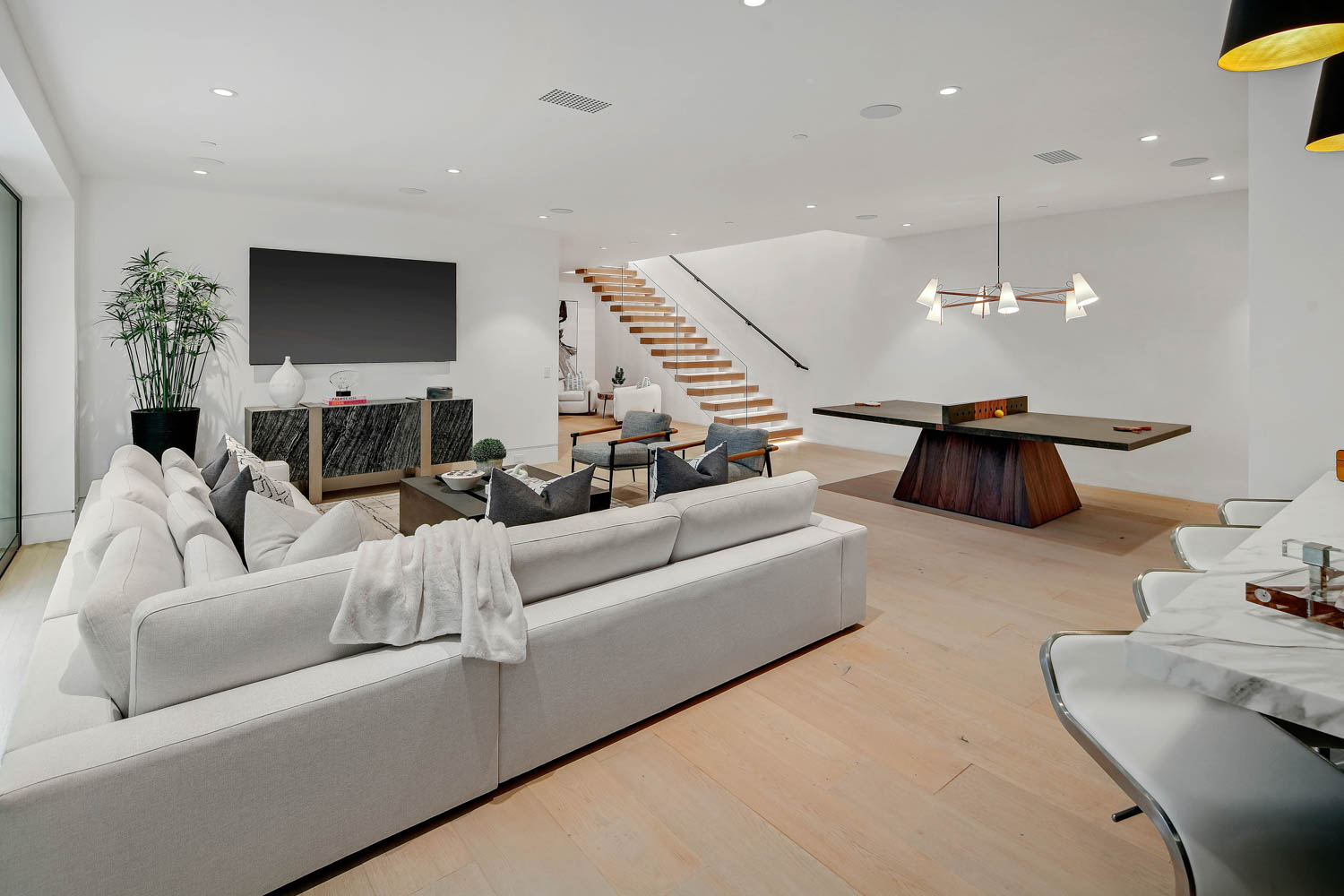 2201  Bayside Dr.