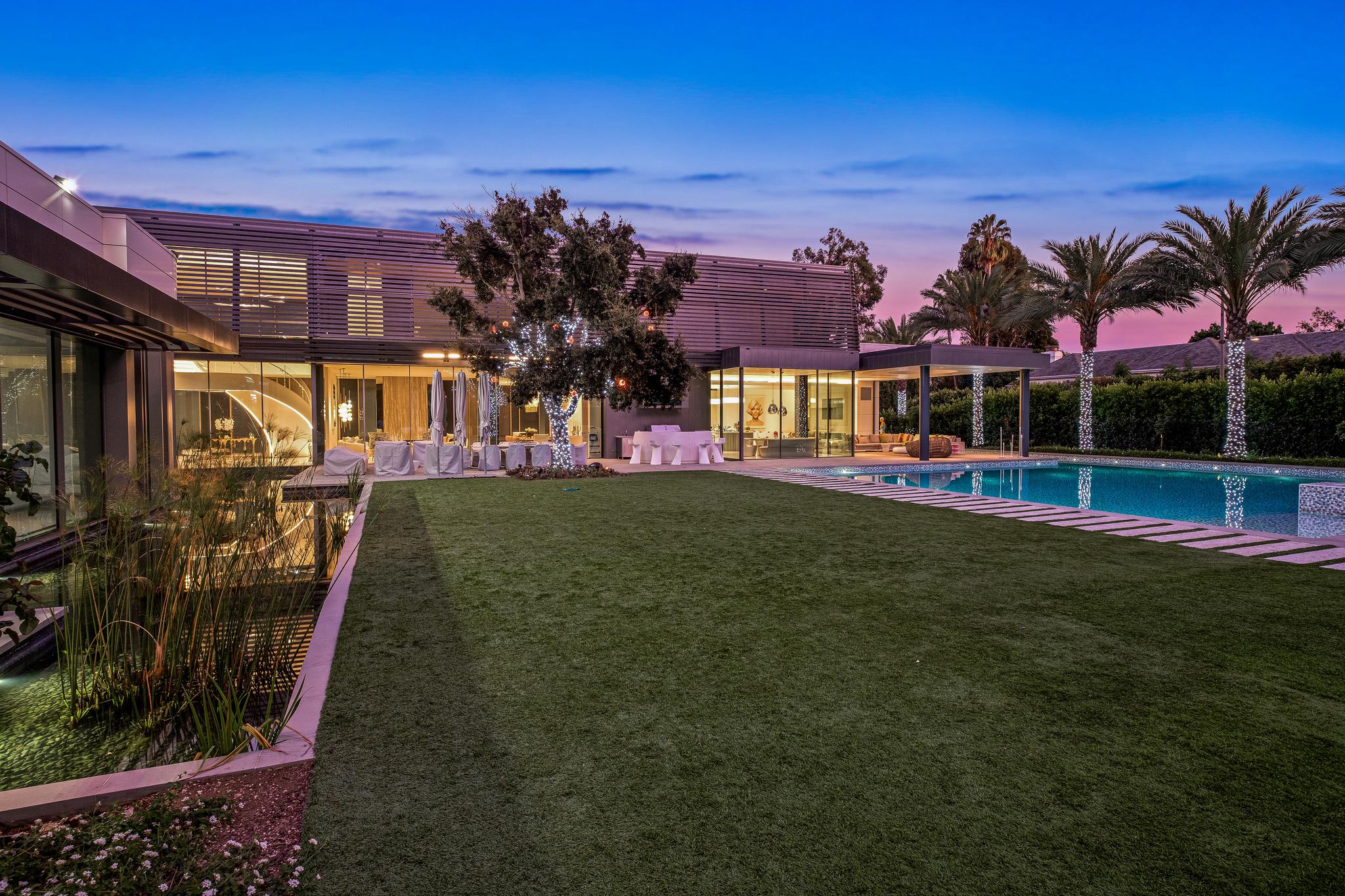  1021  N.  Beverly Dr.